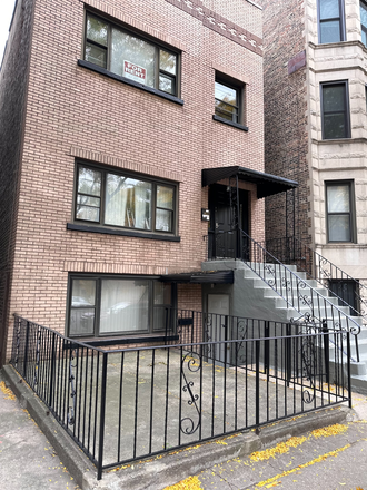 Outside - Walking distance to Medical District or UIC Apartments