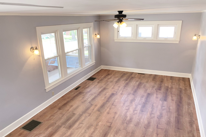 Living room - "Drunken Clam" House