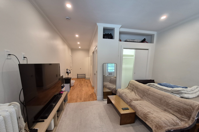 1 - SEPT 2026 – Fenway Studio with Heat & Hot Water Included, Cat Friendly! No Broker Fees! Apartments