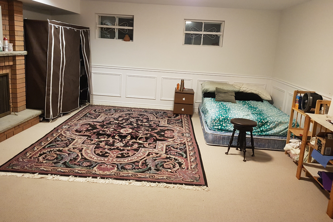 Basement room - Furnished basement rental w private bathroom in Upper Beaches House