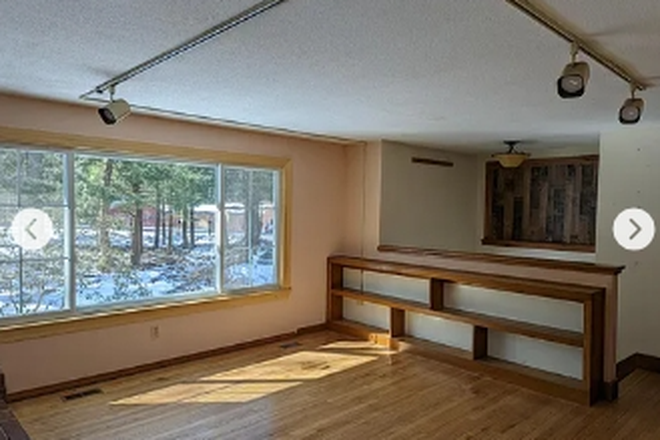 living room - 536 W Pelham House