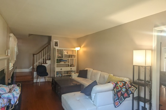Living Room - ROOM FOR RENT IN DOWNTOWN COLLEGE PARK House
