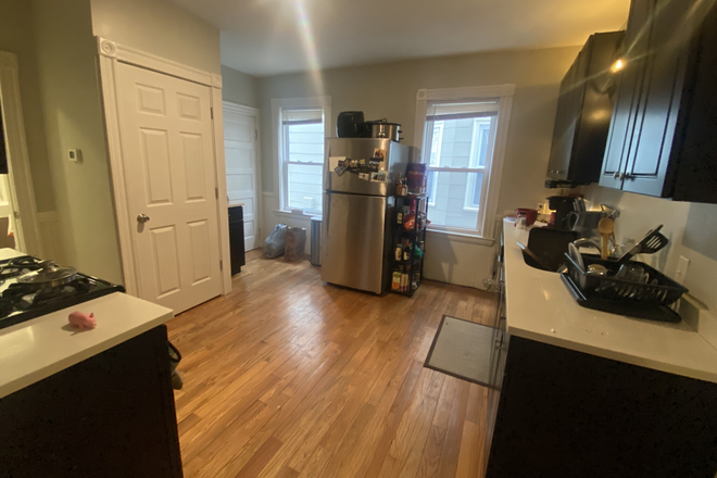 Kitchen - Updated 4 bed 2 bath near JFK/UMass Station Apartments