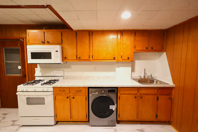 Kitchen - Furnished 1 Bed/1 Bath Apartment