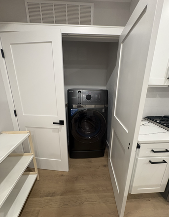 Call NOW for showings! 617-236-8600 - MAVERICK ST - *NO FEE* FLR THRU MDERN 3 OR 4BR *AVAIL NOW OR 9/1/2026* W/ 2 BATHS, DW, W/D IN UNIT Condo