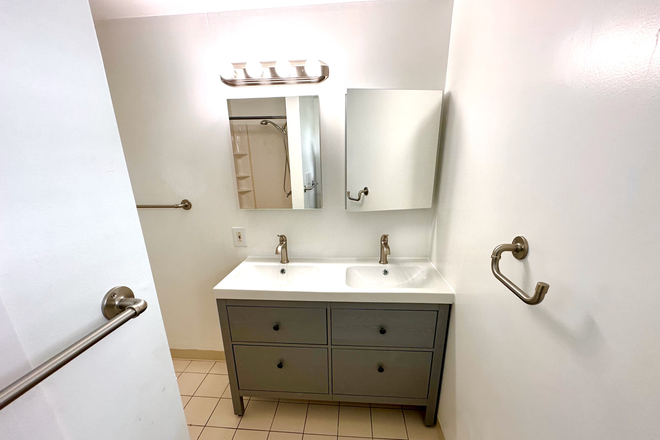 new double vanity! - IT'S NOT TOO LATE! TWO AWESOME ROOMS LEFT IN HUGE, GORGEOUS HOUSE! ONLY $795 EACH! AVAILABLE AUG. 1!