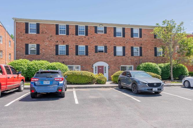 Outside Car Park View - Subletting Cascade Condo, 2 Bed, 1 Bath, Laundry, Parking, Near to Bus Stop, Close to VT