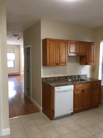 kitchen - 2 Split Mission hill No Brokers Fee!!!