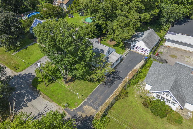 View of House and Driveway - Newly Remodeled 3 Bedroom 1 Bathroom House 2 car garage
