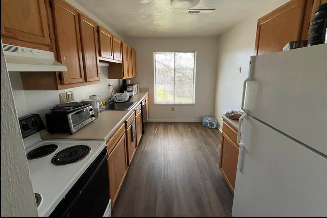 Kitchen - $600 Bedroom, 3rd Floor, In-unit Laundry, 1 Roomate needed Apartments