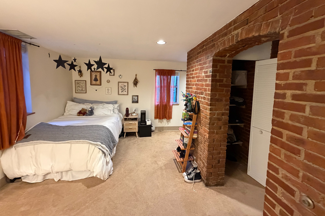 Bedroom - NEGOTIABLE RENT | Back Bay Summer Sublet | Near Northeastern + Green/Orange Lines