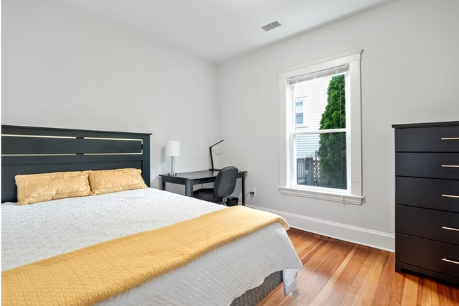 Bedroom F - Summer Sublet May-August 2026 ALL-INCLUSIVE *On Waltham/Brandeis Bus Route* House
