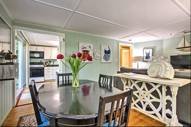 Living Room - Gorgeous 2 Bed 1 Bath Cottage on Private Narragansett lot With Utilities Rental