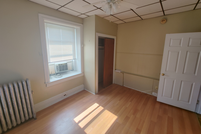 Living room/Bedroom - 4001 Pine Street Apartments