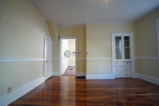 1 - SEPT 2026-Massive Allston 4 bed on 3 levels! NO FEE Apartments