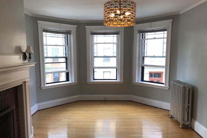 Living room - Huge 2 bedroom by Harvard Law School and Lesley University Condo