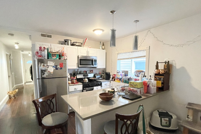 . - LOCATION! Renovated 3 Bed/1 Bath w/ LAUNDRY IN UNIT! Avail. 9/1/26!!