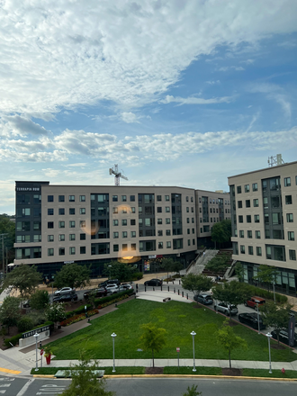 View - TRow Looking for 4th roommate