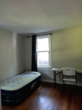 Bedroom - Unfurnished room for male PU affiliate-Spruce St-Princeton