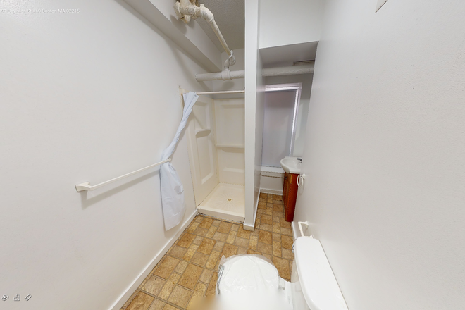 Hub Realty - Roommate Matching Program, available now Apartments