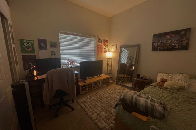 How a beautifully decorated room looks like. - Bellevue House Rooms for Rent