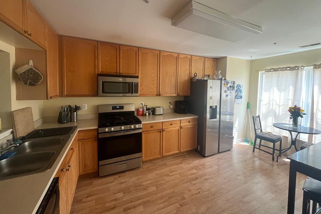 Kitchen - Bright & Beautiful Townhouse Near UMD to share with two Grad Students. 2 of 4 Rooms available 6/1/25