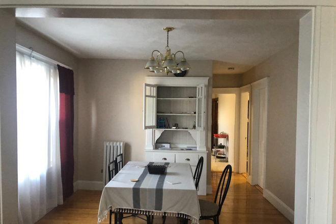 Dining Room - Apartment just off upper campus