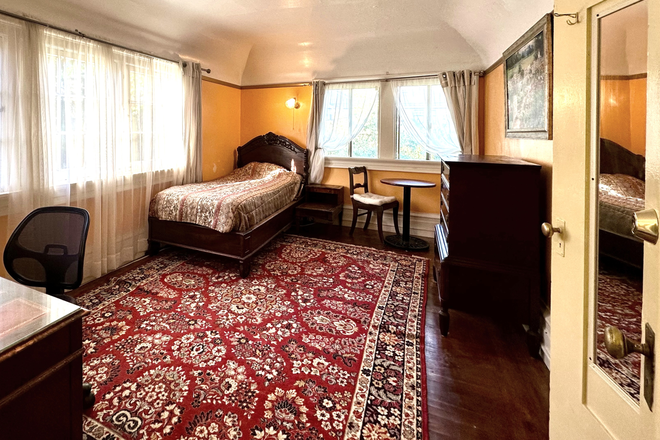 Bright Fully Furnished Single Room. - PRIVATE SINGLE OCCUPANCY ROOM FULLY FURNISHED ALL UTILITIES INCLUDED-5 Blocks to UCB on College Ave