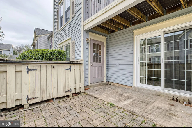 View from patio - Spacious bedroom in a 2Br unit available for rent, family friendly neighborhood Condo