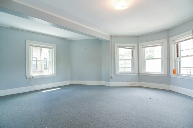 ____ - 4 BEDS/1 BATH WITH HIGH CEILING ONLY FEW MINUTES AWAY FROM BU CAMPUS Apartments