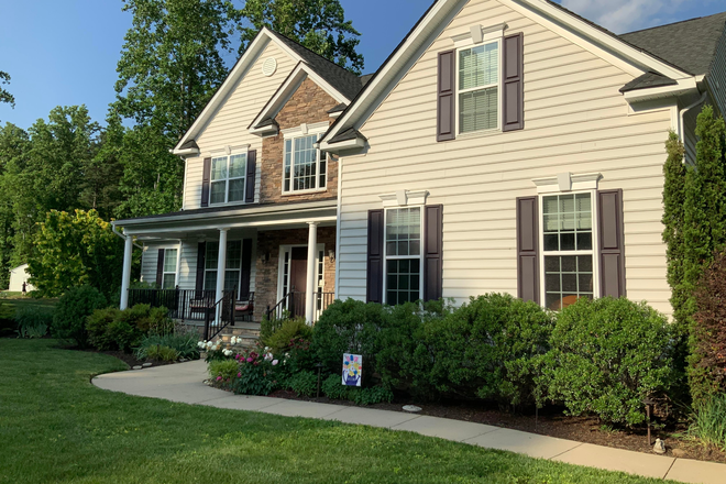 Street view of Meadow Pond Drive house - Room for Rent, Mechanicsville House