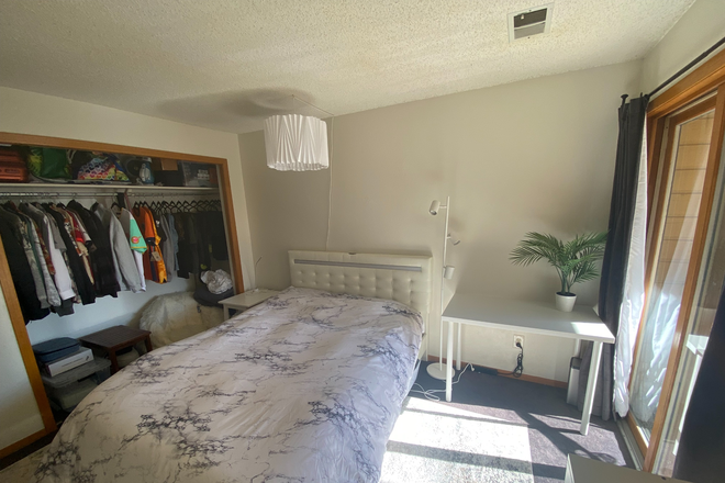 Bedroom - SPRING/SUMMER SUBLEASE: Gold Run Condominiums, 0.2 mile from campus, 1 Bed, 1 Bath in 3 Bed, 3 Bath