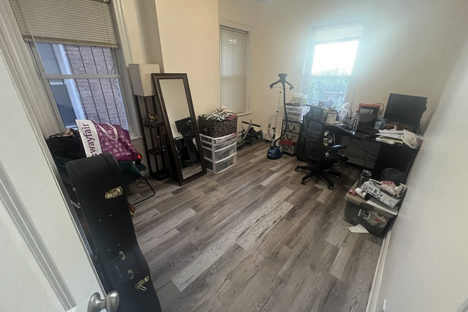 Bedroom - Room Rental - Spring & Summer Sublet Available Apartments