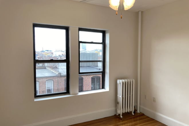 Living Room - 2 Bedroom Apartment on Westland Ave - Available NOW!