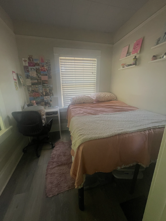 Bedroom - Newly Renovated Room in Home One Minute From Main Campus