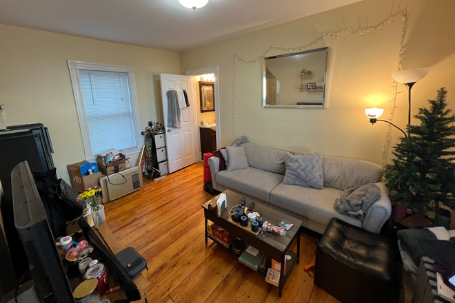 . - Spacious 2.5Bed/2 Bath w/ parking option! Avail. 9/1/26!! Apartments