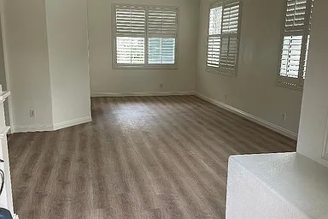 dINING ROOM - Private room $1350 Shared $875 Male