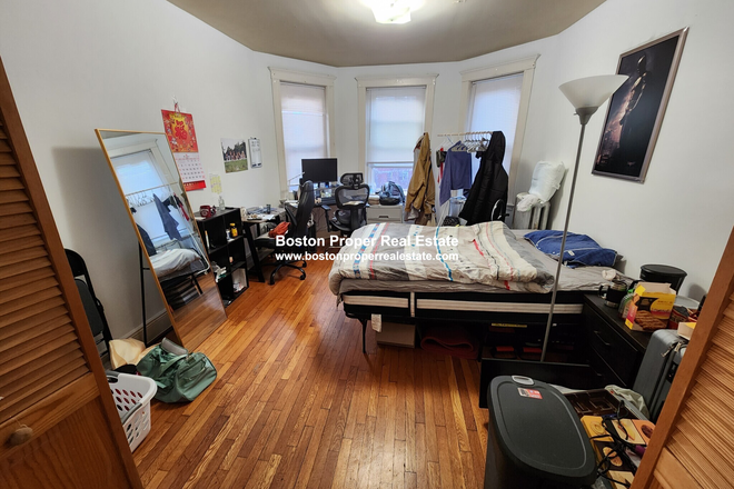 a - 3 big bedrooms, no fee, and half month rent free! Apartments