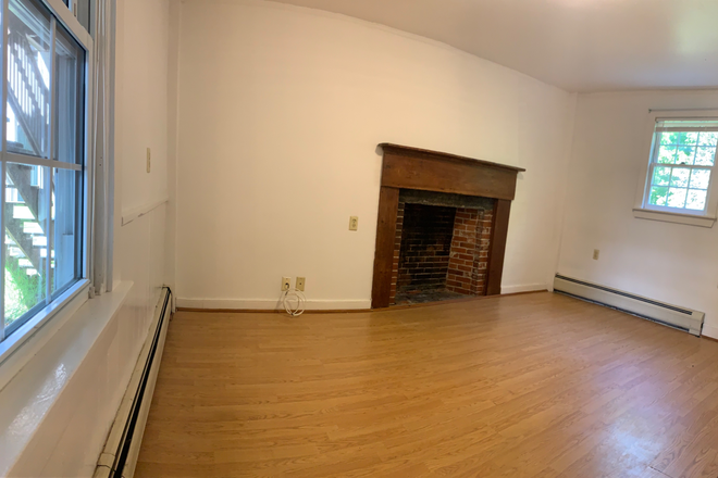 Bedroom 2 - 2 BR apartment, on bus route, yard, 2 car parking, 2 miles from UMass