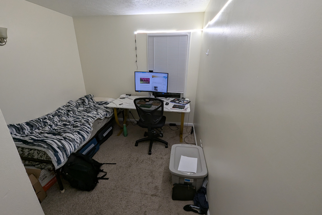 Bedroom - 1b/1b in 3b/3b on Morris Rentals on Vine Street Apartments