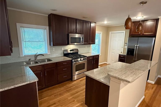 Kitchen - 986 Biltmore Drive House