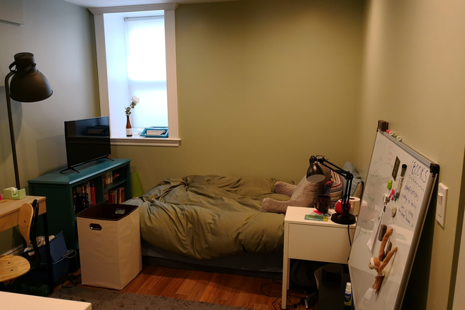 Bedroom $1100. - Female Grad/Prof, Seek Female Roommate for Great Apartment