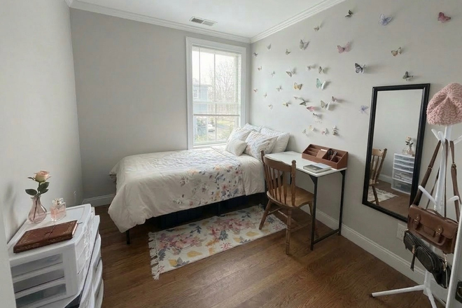 Bedroom - Air-conditioned mixed-gender spacious bedroom available in fully-furnished 3BHK