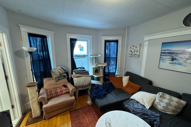 1 - SEPT 2026 - Wonderful Somerville 4b/2.5b, Student Ok, No Broker Fees! Apartments