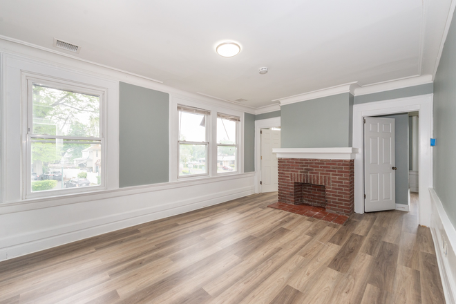 Living room - Renovated 4 bedroom near campus Duplex