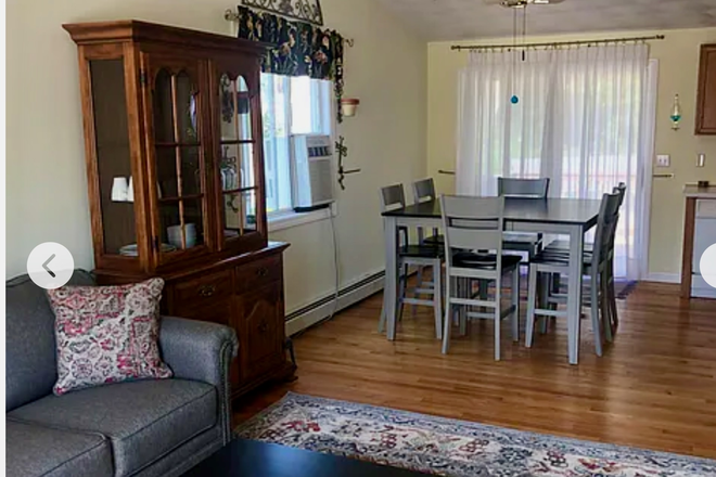 Dining area - Second Semester Rental in Narragansett House