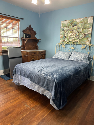 Bedroom - BEAUTIFUL CORAL GABLES HOME,POOL,BEDROOM & PRIVATE BATHROOM