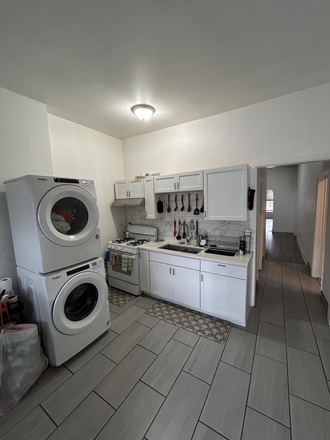 Kitchen - Fllournoy St, 1 block from UIC CAmpus, 4 bed 1 bath Apartment Hardwood Floors