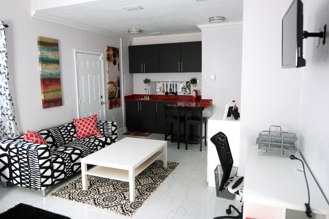 Platinum-tier Studio "Blackberry" Suite - Student Luxury Living - Blackberry Suite House