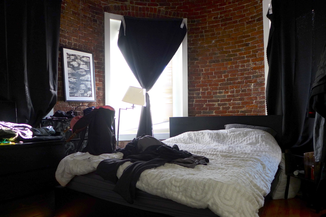 bostonrealtyonline.com - Rustic-Chic Exposed Brick Two Bed in Prime Fenway Location